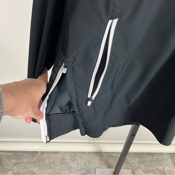 Under Armour Men’s Half Zip Front Black & White Pullover - Picture 8 of 9